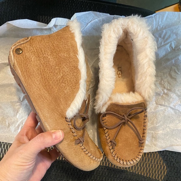 UGG Alena Suede Slippers - Picture 6 of 9
